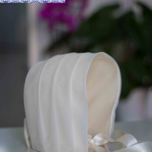 Capota 255 blanca con lazo a juego para comunión