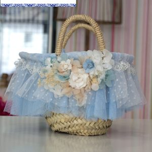 Cesta de adorno 130 para comuniones azul con detalles en blanco