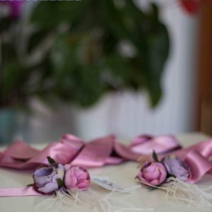 Cinturón 236 Mon Air rosa con flores moradas y rosas a juego para comunión