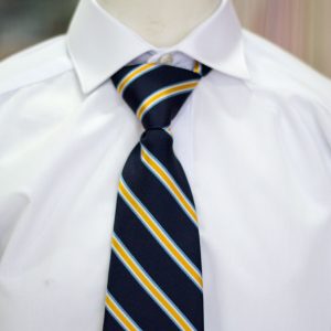 Corbata varones 054 azul oscuro con lineas amarillas