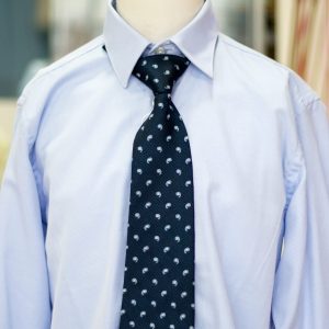 Corbata varones 059 azul marino con dibujos pequeños en blanco
