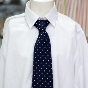 Corbata varones 061 azul marino de lunares blancos