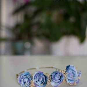 Corona 248 con flores azul y moradas para comunión