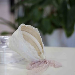 Diadema 302 blanca con lunares y lazo rosa a juego para comunión