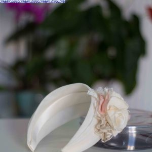 Felpa 259 blanca con flor beige a juego para comunión