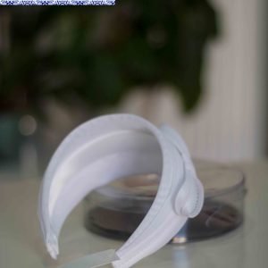 Felpa 261 blanca con adorno en el lateral para comunión