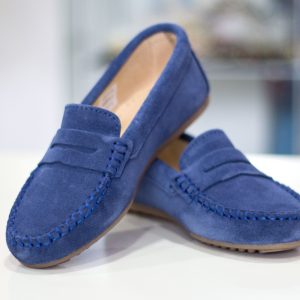 Zapatos 075 azules de vestir de material serraje. Sin cordones