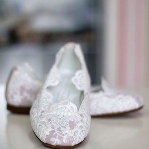 Zapatos 101 tipo manoletinas rosa maquillaje y blanca para comunión