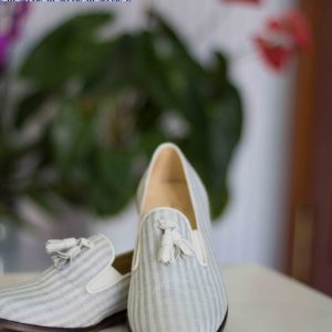 Zapatos 223 Mercedes de Alba para niño de rayas grises y blancas para comunión